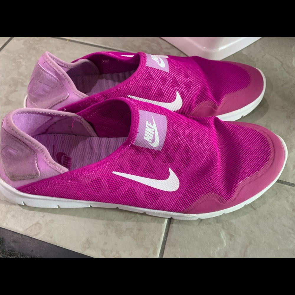 Nike slide on sneakers 10